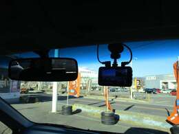 ドライブレコーダー付きです。