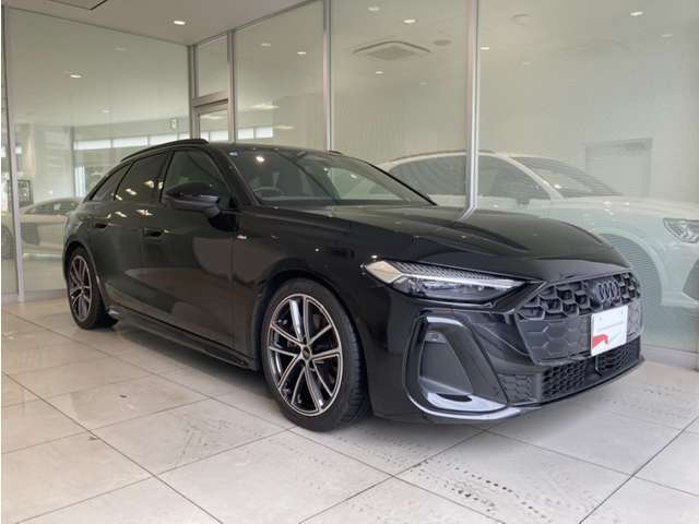 《Audi認定中古車》ならではのクオリティ、高度な訓練・教育を受けたAudi専門のメカニックがご納車前に100項目にも及ぶ精密な点検を行います。