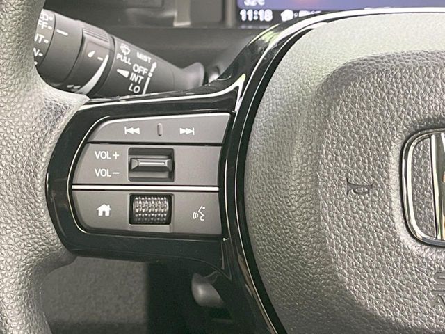 【ステアリングスイッチ】運転中、前方から目線をそらすことなく、オーディオ等の操作が可能な便利機能！安心＆快適なドライブを演出してくれます♪