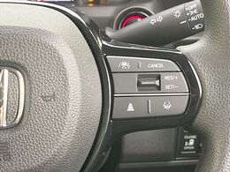 【アダプティブクルーズコントロール】高速道路での長距離走行が楽に！！自動で速度を保つクルーズコントロールが、衝突軽減システムと連携し、前方の車両を感知して車間を保つように速度調節してくれます！！