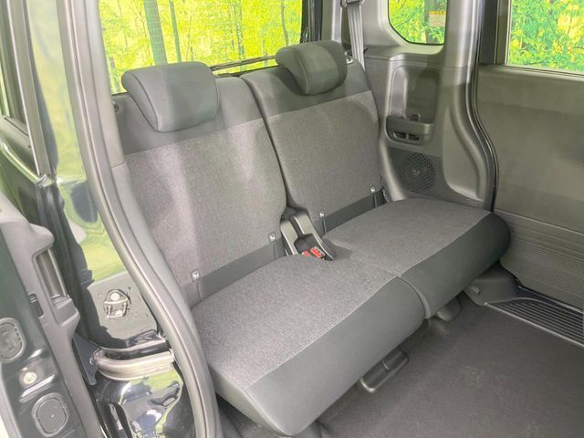 高品質なオリジナルフロアマットもオプションにてご用意しております。お好きなデザインやカラーをお車に合わせて選んでいただくことができます♪