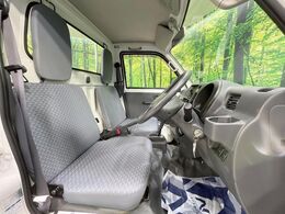 運転席シート廻りは使用感も少なく、良好な状態となっています。丁寧に使われていたことがよくわかりますね。