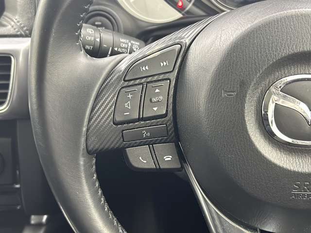 【運転席操作部】『運転席周辺の装備』の画像になります。快適なドライブを楽しむための機能が装備されています！運転席から触れるので使いやすいです！