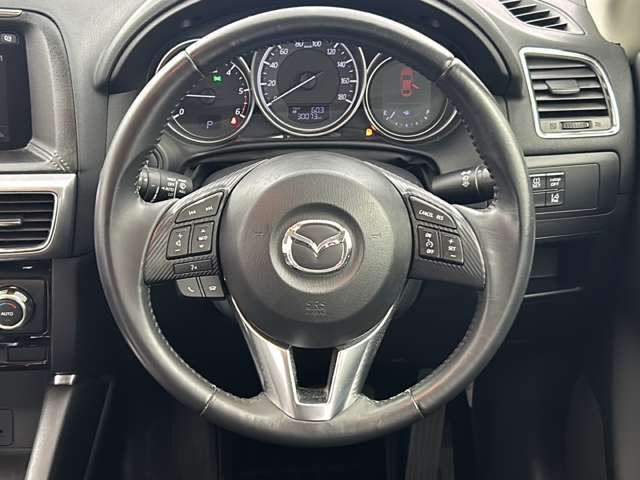 【ハンドル】『ハンドル/ステアリング』の画像になります。写真の内容に関してご不明点、ご質問等がございましたらお気軽にガリバー店舗までお問い合わせください。