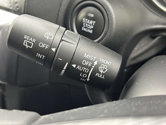 【運転席操作部】『運転席周辺の装備』の画像になります。快適なドライブを楽しむための機能が装備されています！運転席から触れるので使いやすいです！