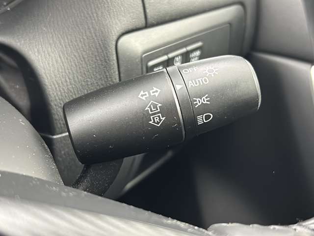 【運転席操作部】『運転席周辺の装備』の画像になります。快適なドライブを楽しむための機能が装備されています！運転席から触れるので使いやすいです！