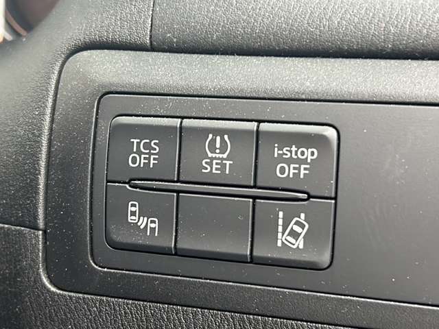 【運転席操作部】『運転席周辺の装備』の画像になります。快適なドライブを楽しむための機能が装備されています！運転席から触れるので使いやすいです！