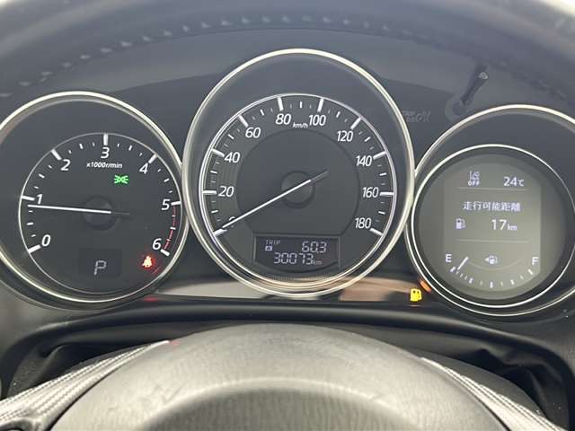 【スピードメーター】『スピードメーター』の画像になります。メーターがシンプルで見やすく運転しやすいですね！。写真の内容に関してご質問等がございましたらお気軽にガリバー店舗までお問い合わせください。