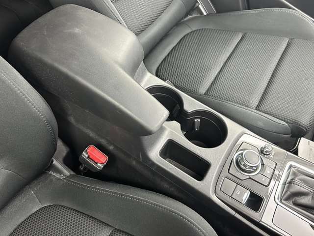 【ドリンクホルダー】『ドリンクホルダー周辺』の画像になります。写真の内容に関してご不明点、ご質問等がございましたらお気軽にガリバー店舗までお問い合わせください。