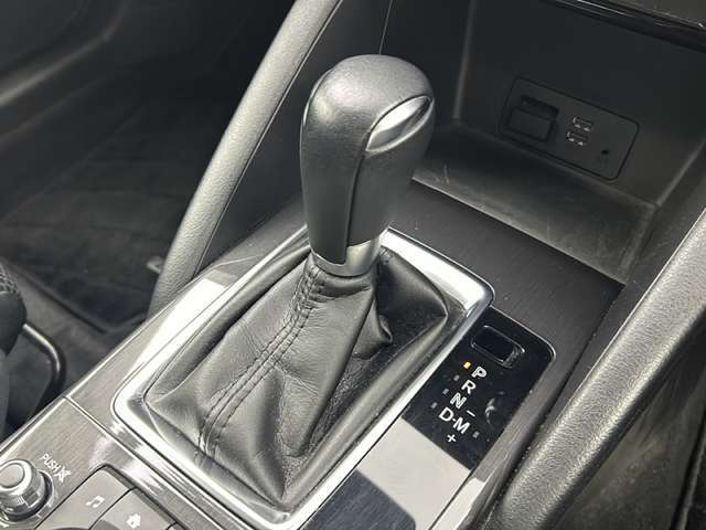 【シフトレバー】『シフトレバー』の画像になります。写真の内容に関してご不明点、ご質問等がございましたらお気軽にガリバー店舗までお問い合わせください。