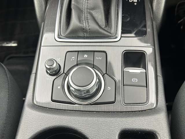 【運転席操作部】『運転席周辺の装備』の画像になります。快適なドライブを楽しむための機能が装備されています！運転席から触れるので使いやすいです！