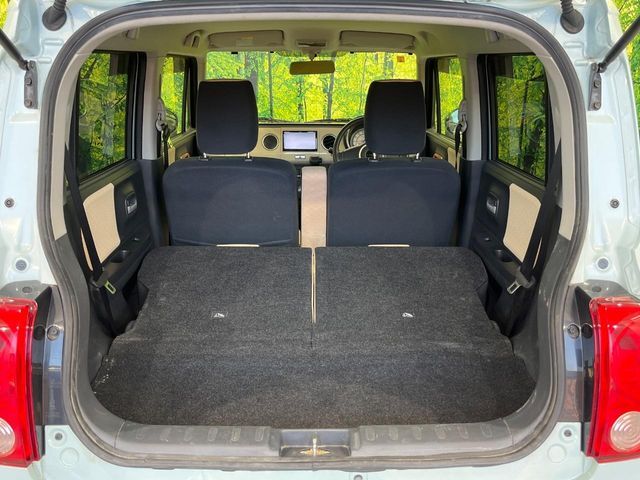 普段のお買い物や通勤、送迎等に十分な荷室スペースを確保しております。セカンドシートを倒すと、大きな荷物の積載も可能です♪