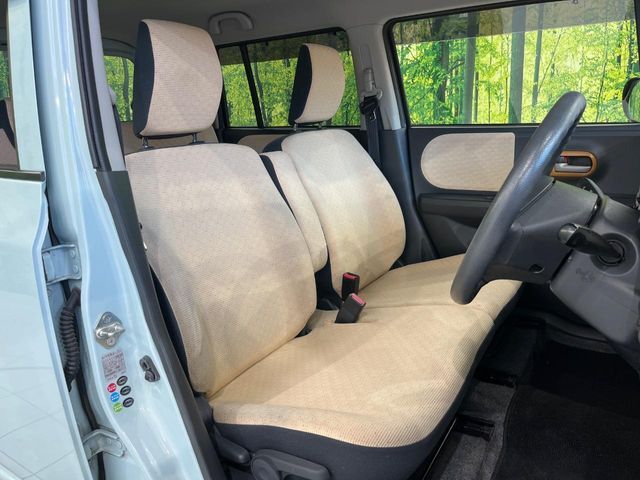 運転席シート廻りは使用感も少なく、良好な状態となっています。丁寧に使われていたことがよくわかりますね。