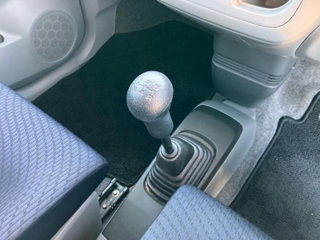 WECARSの展示場では実際に見て、触ってお車をお選びいただけます！知識の豊富な営業スタッフが様々なカーライフをご提案いたします！