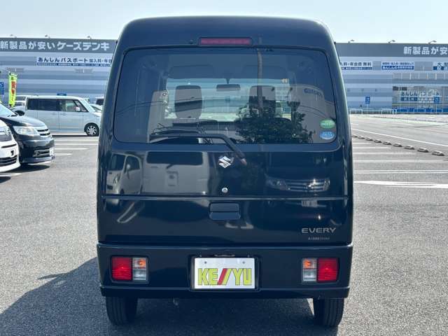 業者によるルームクリーニング実施☆室内の細かい所からエンジンルームまでキレイになった状態でお渡し致します♪