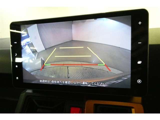 バックモニターガイドが付いているので安心！夜間でもハッキリとよく見えるので暗い所でも確認出来て安心です。