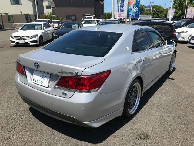 プリクラッシュセーフティー！前方の車両や歩行者を検知し、衝突しそうな時は警報で注意を促し、ブレーキをサポート。衝突回避をサポートします。
