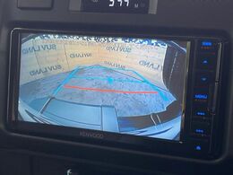 【バックカメラ】駐車時に後方がリアルタイム映像で確認できます。大型商業施設や立体駐車場での駐車時や、夜間のバック時に大活躍！運転スキルに関わらず、今や必須となった装備のひとつです！