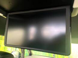 【15.6型フリップダウン】大画面モニターで後席でもエンタメをお楽しみいただけます。家族や友人とお出かけする機会が多い方に大人気です♪