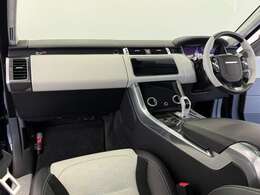 VR専用エクステリアにオプションのSVRカーボンファイバーエクステリアパック(エクスポーズドボンネット)＆