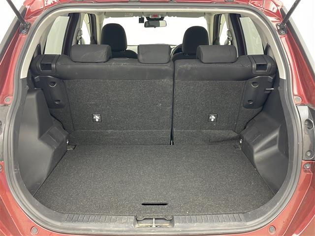 【トランク】積み込みやすくて、たっぷり積める荷室です。シートアレンジできるものは、乗車人数と荷物の量や大きさによってシートを動かすことができるので、より快適なドライブが可能です！