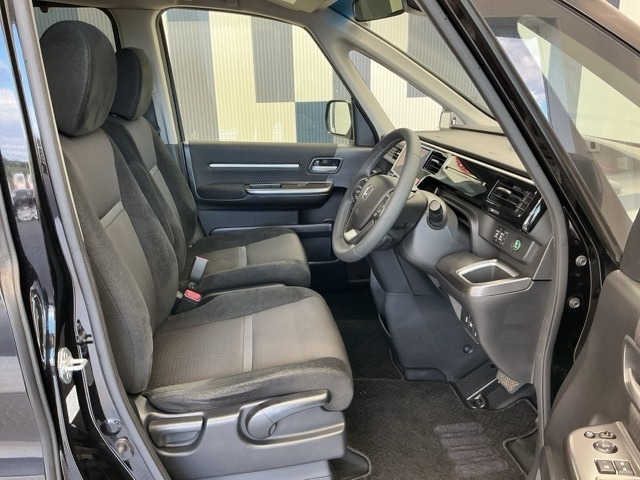 車内は徹底的にクリーニングされているので、快適にお乗りいただけます。