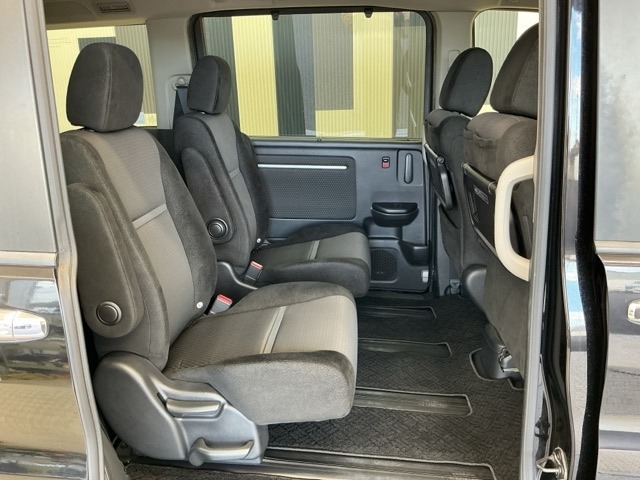 2列目シートも広々としていて、座りやすいです。