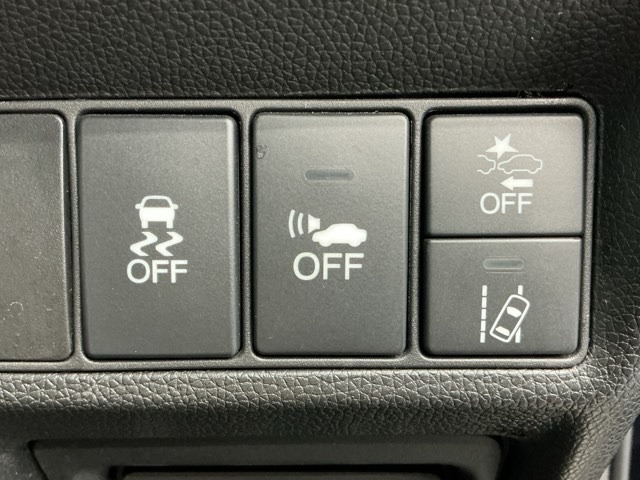 横滑り防止装置、車両接近通報装置、万が一の時にあると心強いホンダセンシング機能-衝突軽減ブレーキ・路外逸脱抑制機能付きです！