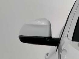 ドアミラーに内蔵されているフラッシャーは視認性も良く安全運転に一役買ってます。