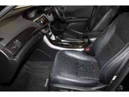 運転席はメモリーシート（2名分登録可）