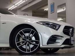 メルセデスAMGが新たに開発した四輪駆動システム「AMG 4MATIC＋」により、上質かつ快適なドライブからダイナミックな走りまで、CLS53 4MATIC＋の魅力を