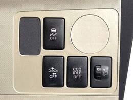 【スマートアシスト】走行中に前方の車両等を認識し、衝突しそうな時は警報とブレーキで衝突回避と被害軽減をアシスト。より安全にドライブをお楽しみいただけます。