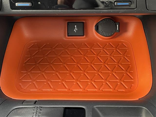 納車前に内外装のクリーニングをいたします。各種コーティング（別途有料）もご用意しておりますので、是非ご相談ください。
