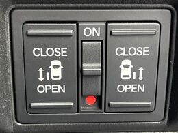 【両側パワースライドドア】スマートキーや運転席のスイッチで後席両側スライドドアの開閉が可能♪電動だから力を入れてドアを開ける必要が無く、小さなお子様でも簡単に開け閉めでき快適です♪