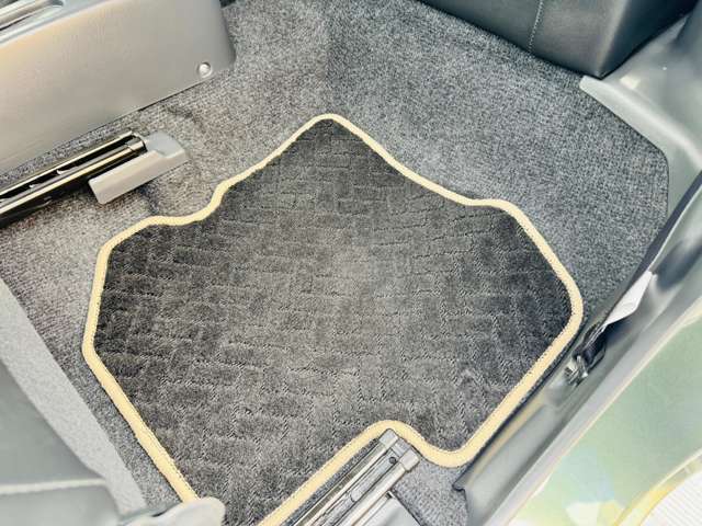 使用感は御座いますが、ご納車前には掃除機清掃を行います！