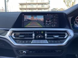 全周囲カメラ。前後クリアランスソナー付なので、駐車が苦手な方でも安心です。ガイドの表示・非表示も切り替え可能です