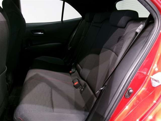 リヤシートも大きな汚れや擦れもなくきれいです。