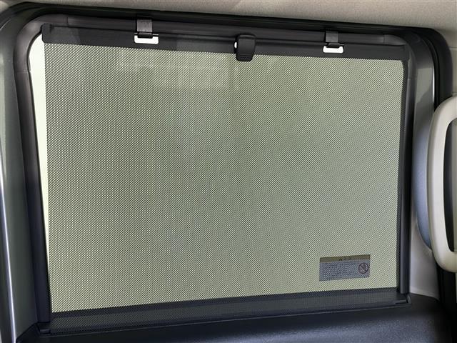 【後部座席】後席もゆったりドライブを楽しめます。内外装はプロこだわりのクリーニングで清潔なおクルマでご納車させていただきます！店舗での現車確認も承っています！