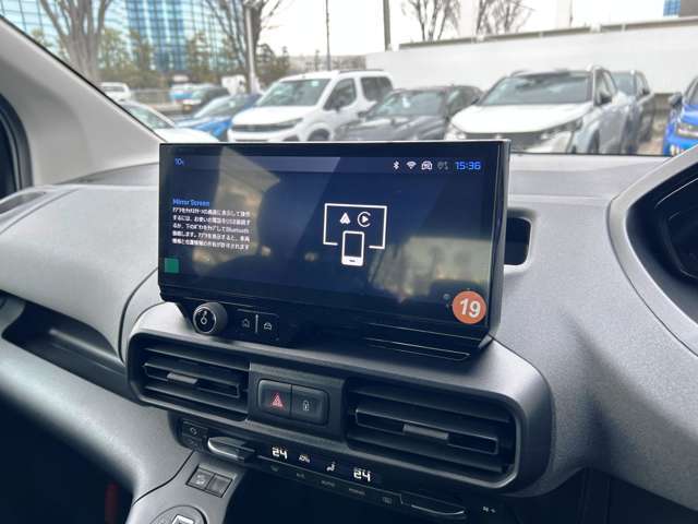 快適なショールームにて、お車選びのお手伝いから、ご購入後の整備待ちまで、ご対応致します。