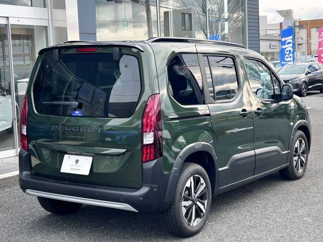 内装クリーニングも施しております。内装の綺麗なお車は気持ちが良くオススメさせていただく1つのポイントになっております。