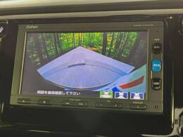 【バックカメラ】駐車時に後方がリアルタイム映像で確認できます。大型商業施設や立体駐車場での駐車時や、夜間のバック時に大活躍！運転スキルに関わらず、今や必須となった装備のひとつです！