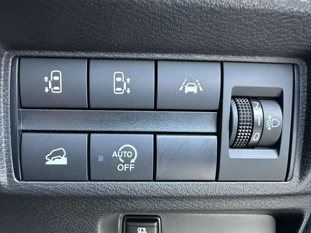 車線逸脱防止支援機能やヒルディセントコントロール、アイドリングストップ、電動スライドドアも装備！