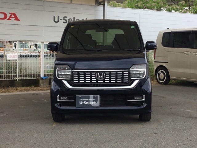 お客様に安全で快適なカーライフをお送りいただくために、中古車にも高いレベルの品質基準を設け、その基準に従って、全ての中古車について納車前整備を実施しています。
