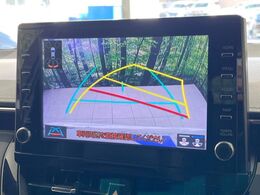 【バックカメラ】駐車時に後方がリアルタイム映像で確認できます。大型商業施設や立体駐車場での駐車時や、夜間のバック時に大活躍！運転スキルに関わらず、今や必須となった装備のひとつです！