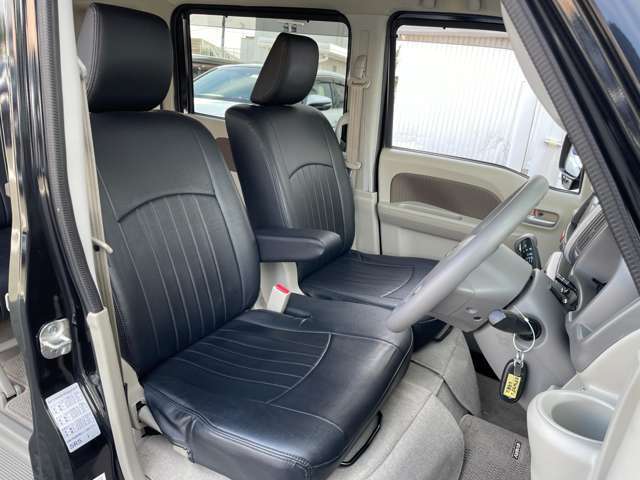 ◆【運転席】座り心地が良いシートなので長時間の運転でも快適にお過ごしいただけます。新品のフロアマットのご注文も可能です。