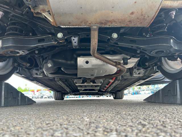 ■弊社では全車プロの専門業者によるルームクリーニングを実施しています！■室内の細かい所からエンジンルームまでキレイになった状態でお渡しいたします■