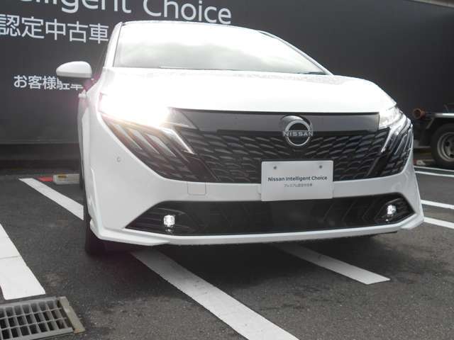 LEDヘッドライトです。夜道でも明るいですよ。