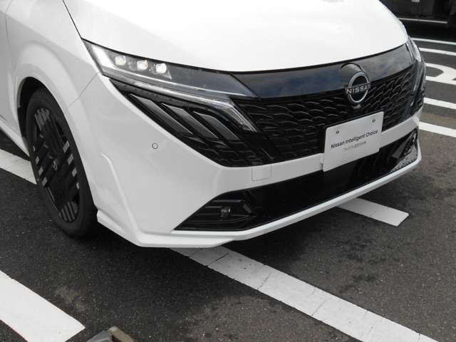 移動物が近づくと知らせてくれるMOD付きです。車の周りを歩いている人や自転車など動いているものを検知してディスプレイへの表示とブザーでドライバーに注意を促します。