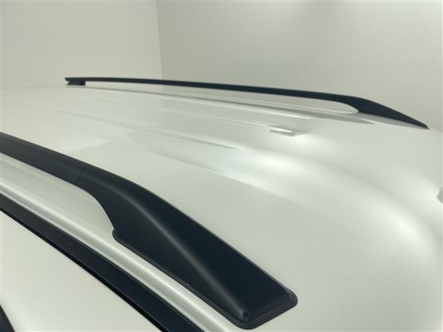 【ルーフレール】メーカーオプションのルーフレールが付いてます。ルーフボックスを取り付ければ荷物をさらに載せられます！SUVらしさ全開でかっこいいですね！！
