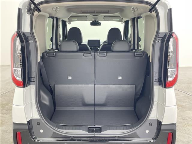 【トランク】積み込みやすくて、たっぷり積める荷室です。シートアレンジできるものは、乗車人数と荷物の量や大きさによってシートを動かすことができるので、より快適なドライブが可能です！